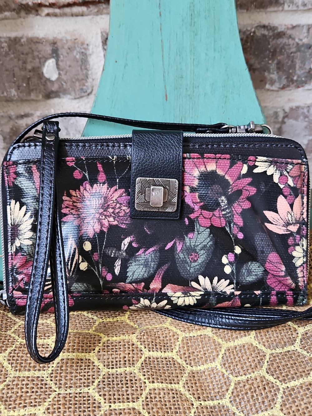 NWOT! Sakroots Floral Black Wallet Crossbody Wristlet - Picture 3 of 5